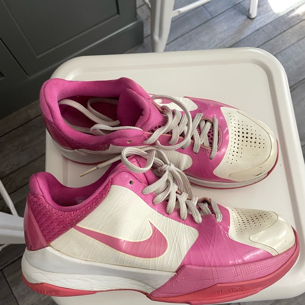 2009 NIKE ZOOM KOBE V 5 BASKETBALL SHOES KAY YOW PINK White 4Y 6.5-7 Womens